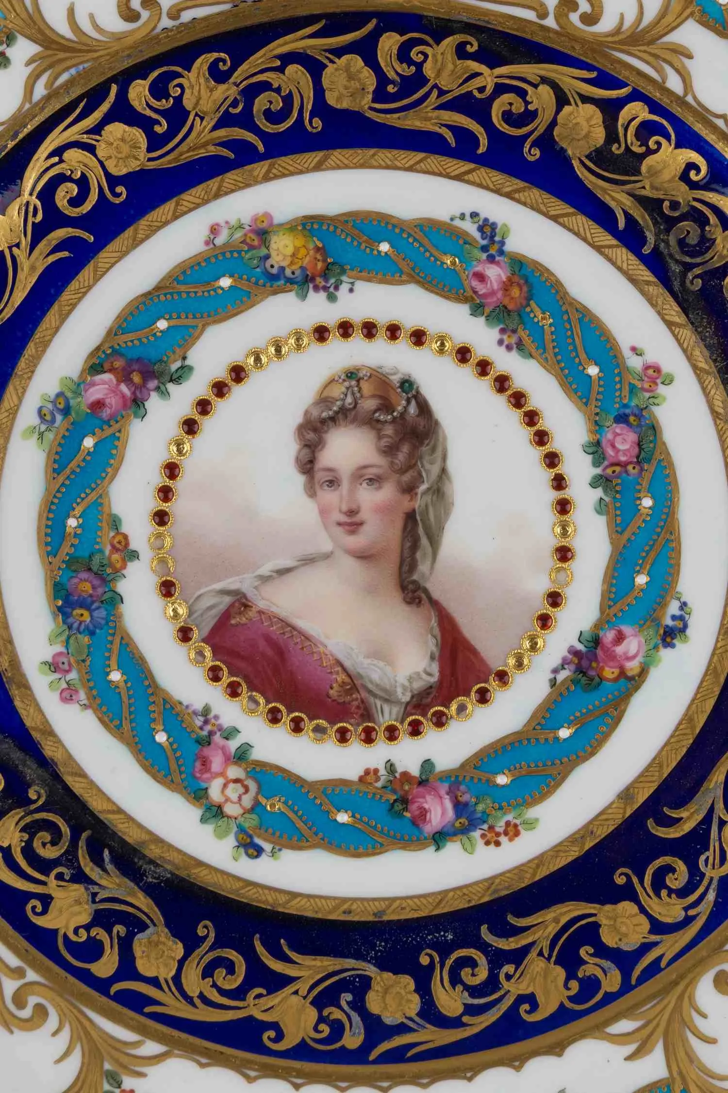 Тарелка с изображением Анны Луизы Бенедикты де Бурбон. Франция, ХIХ век. — фото 2
