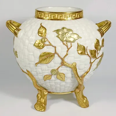 Ваза в виде плетеной корзины в золотых ветвях. Англия, Royal Worcester, 1883.
