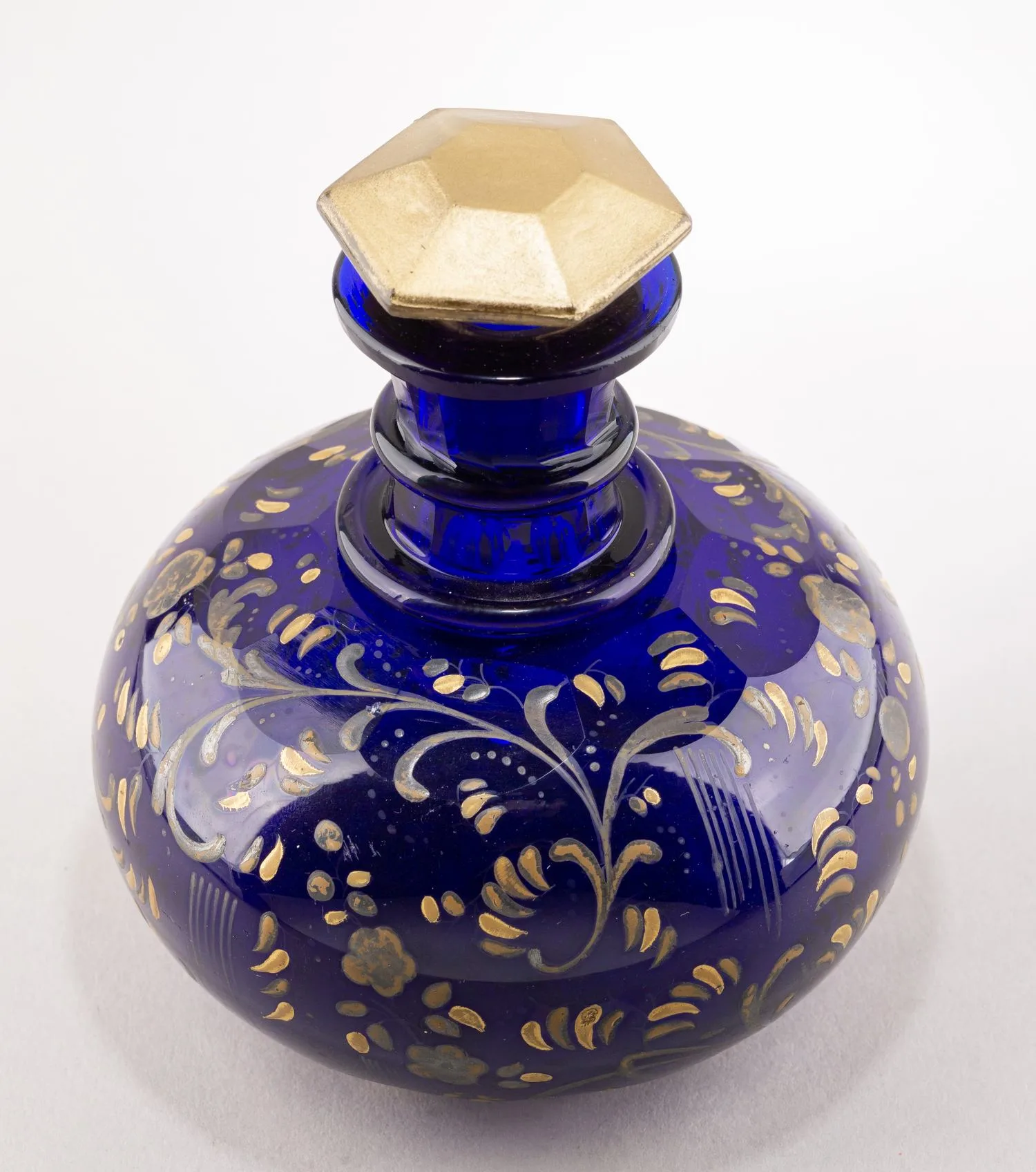 Флакон кобальтового стекла с росписью золотом и серебром. Россия, 1830-1840-е годы. — фото 2