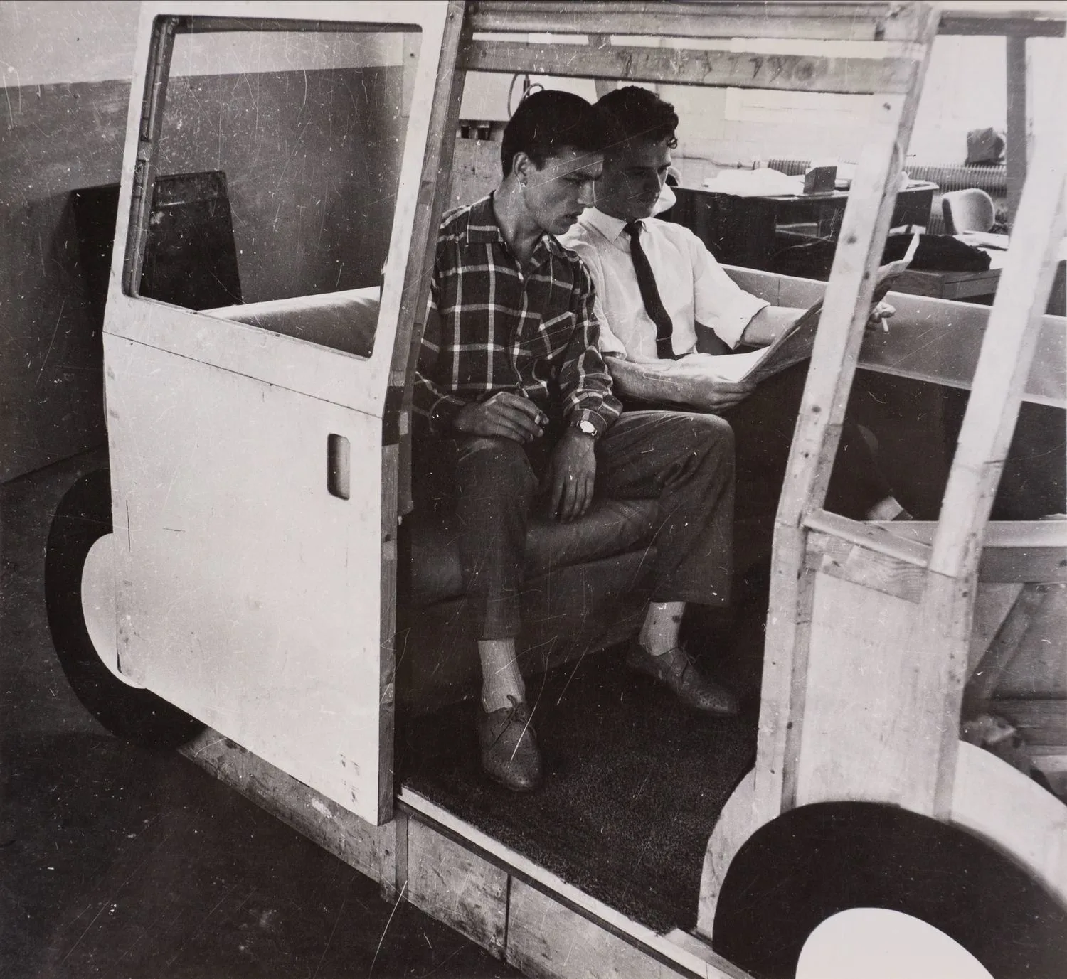 25 фотографий разработки и опытного образца такси ВНИИТЭ. 1960-е годы. Журнал «Техническая эстетика» (1966. №1) со статьёй о такси ВНИИТЭ. — фото 3