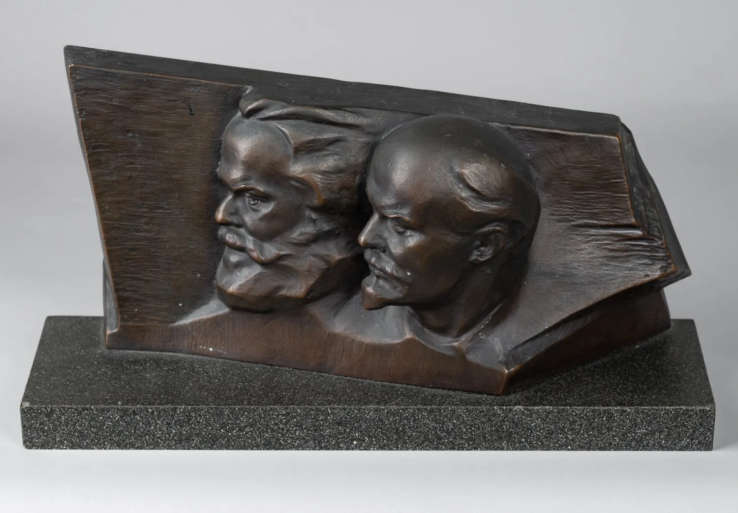 Скульптура «К. Маркс и В.И. Ленин». СССР, Ленинград, завод «Монументскульптура», автор модели Б.В. Едунов, 1960-1970-е годы. — фото 1