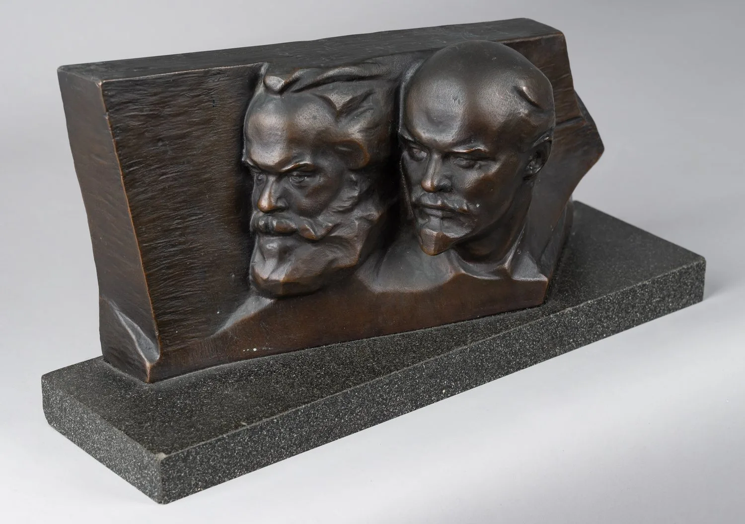 Скульптура «К. Маркс и В.И. Ленин». СССР, Ленинград, завод «Монументскульптура», автор модели Б.В. Едунов, 1960-1970-е годы. — фото 2
