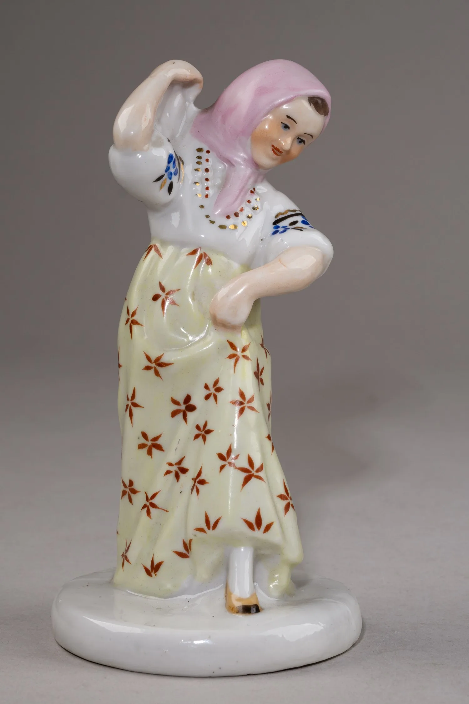 Скульптура «Плясунья» (Дарья). СССР, Городница, Городницкий фарфоровый завод, 1930-34 годы. — фото 3