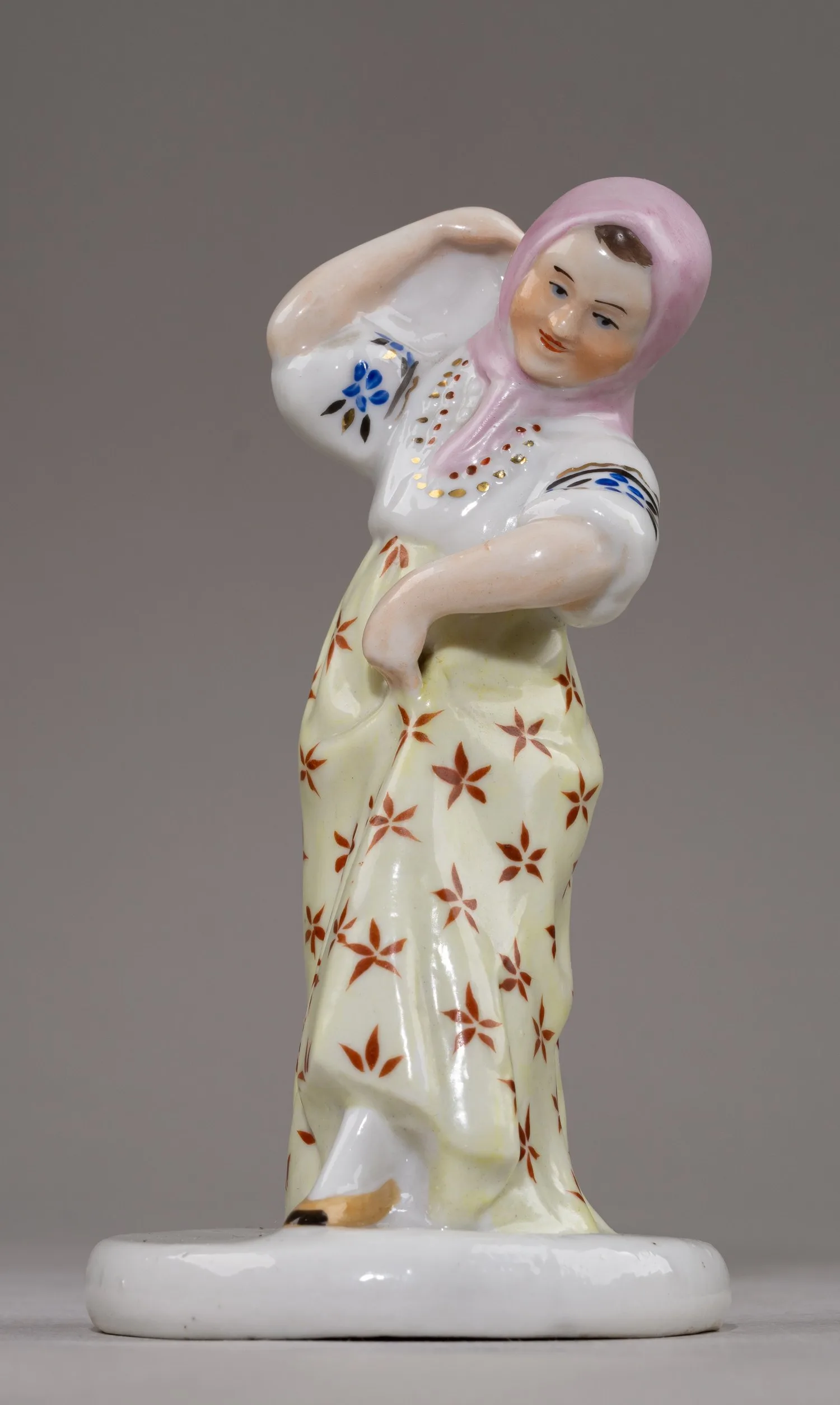 Скульптура «Плясунья» (Дарья). СССР, Городница, Городницкий фарфоровый завод, 1930-34 годы. — фото 1