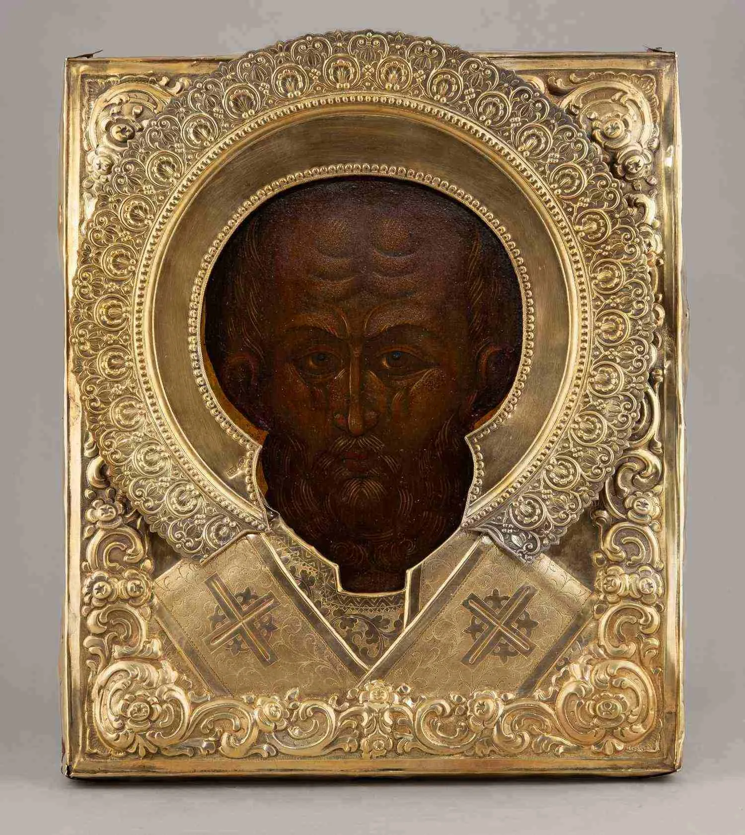 Икона «Николай Чудотворец» в серебряном окладе. Россия, Санкт-Петербург, мастер-монограммист «ЕГП», 1896. — фото 1