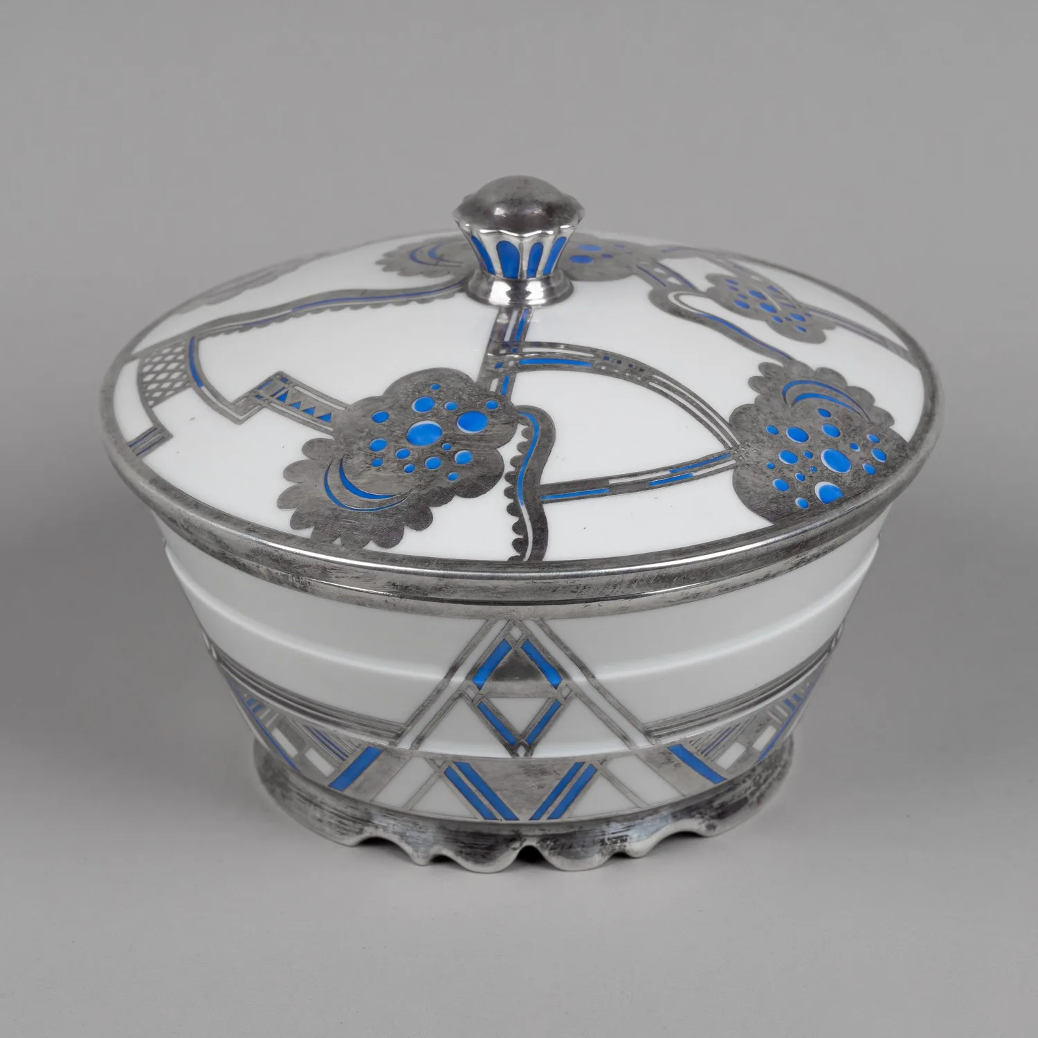 Конфетница с эмалями в стиле ар-деко. Германия, фирма Rosenthal Bavaria, 1930-е годы. — фото 1