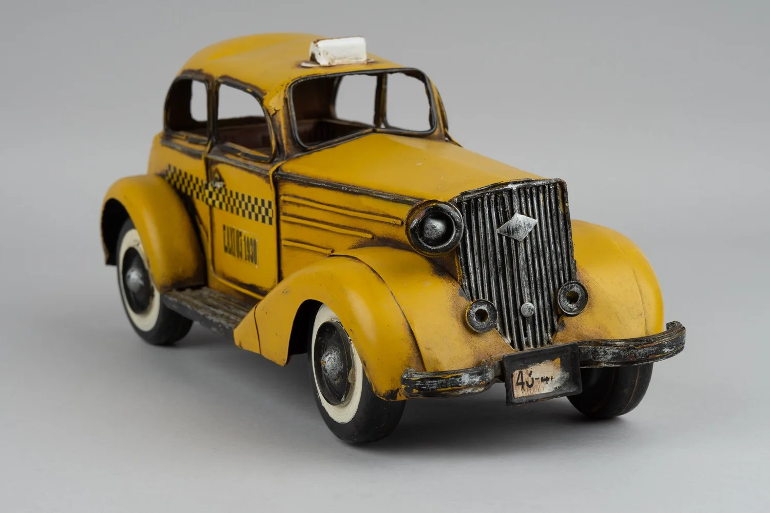 Коллекционая модель автомобиля-такси Ford 8. Китай, фирма Jayland, вторая половина ХХ века. — фото 1