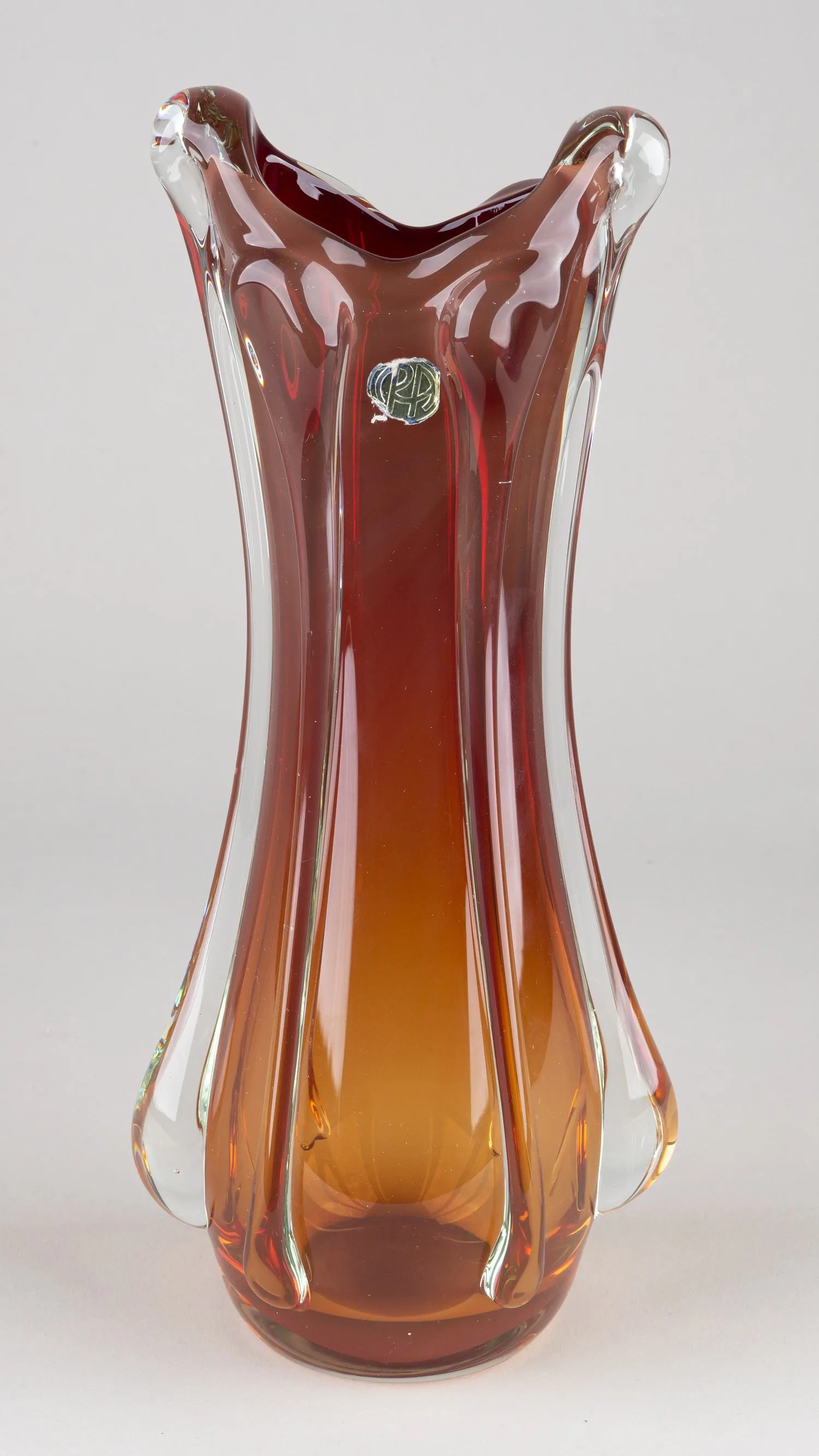 Янтарная ваза в гутной технике. СССР, вторая половина XX века. — фото 1