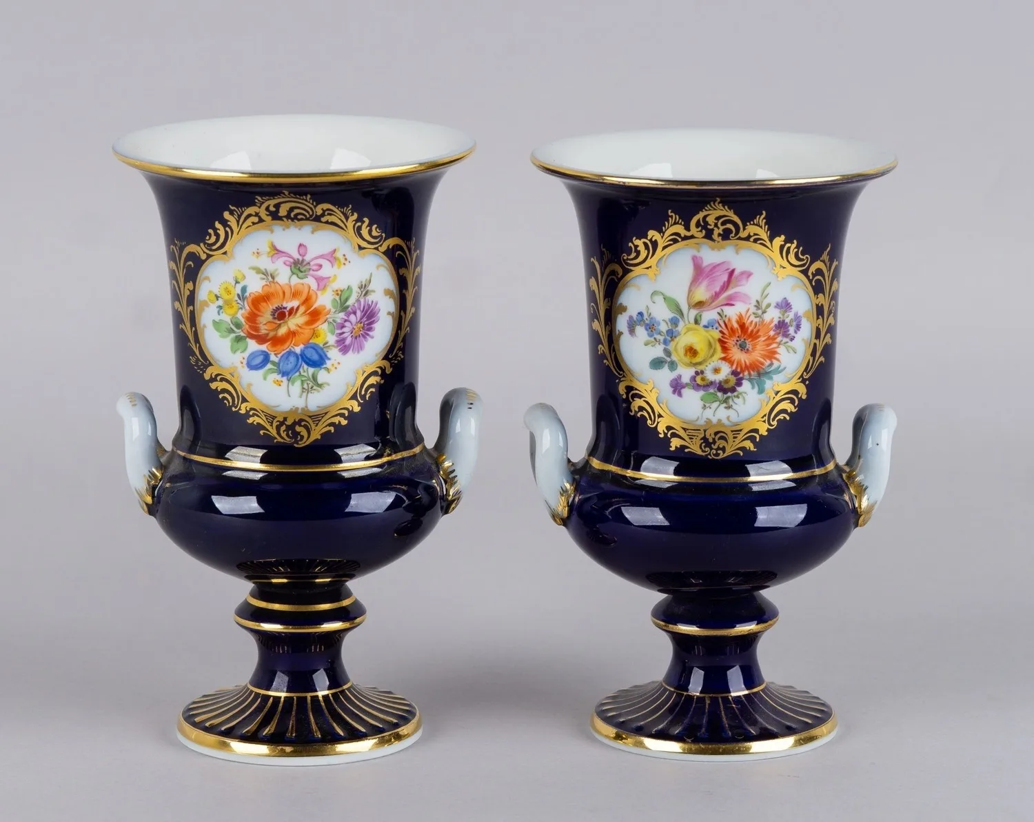 Парные ваза с цветочными медальонами. Германия, мануфактура Meissen, середина ХХ века. — фото 1