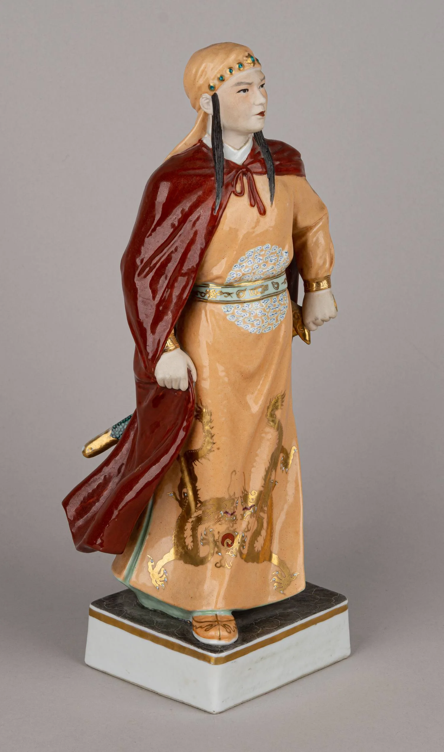 Скульптура «Воин с мечом». Китай, Цзиндэчжэнь, 1950-1970-е годы. — фото 3