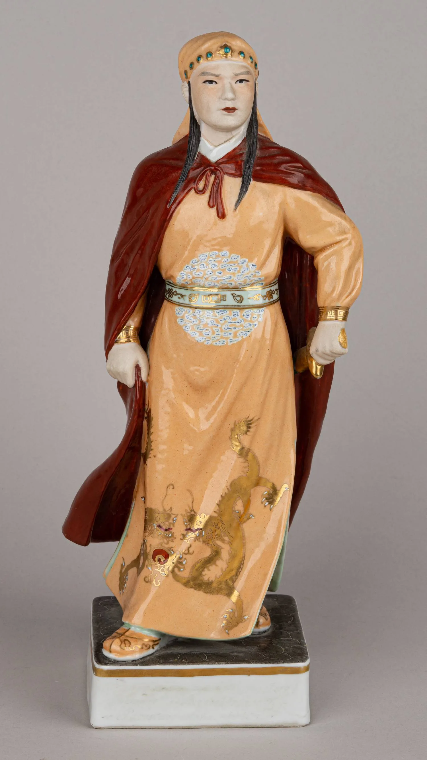 Скульптура «Воин с мечом». Китай, Цзиндэчжэнь, 1950-1970-е годы. — фото 1