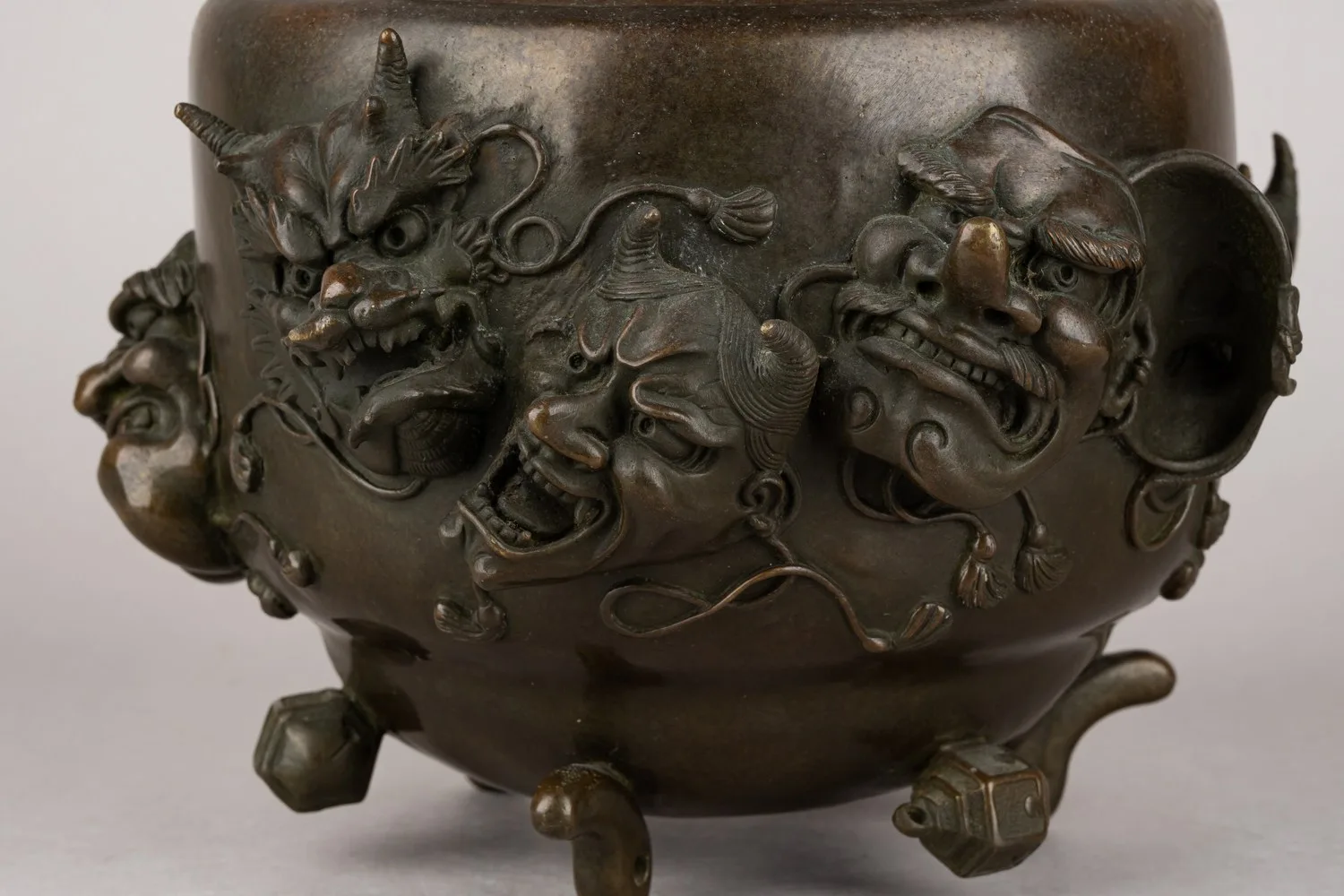 Бронзовая курильница в форме колокольчика Судзу. Япония, 1868–1912 (эпоха Мэйдзи). — фото 6