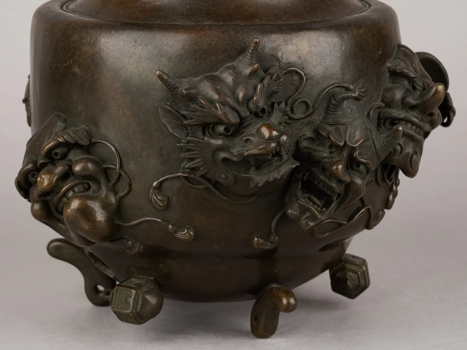 Бронзовая курильница в форме колокольчика Судзу. Япония, 1868–1912 (эпоха Мэйдзи). — фото 7
