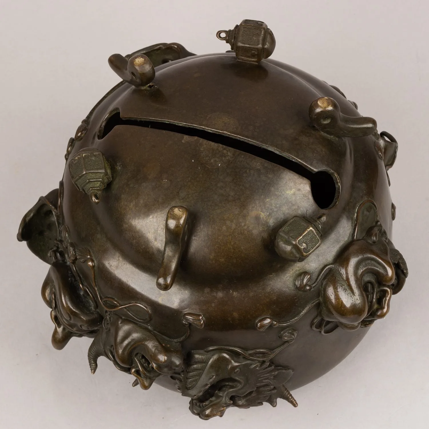 Бронзовая курильница в форме колокольчика Судзу. Япония, 1868–1912 (эпоха Мэйдзи). — фото 5