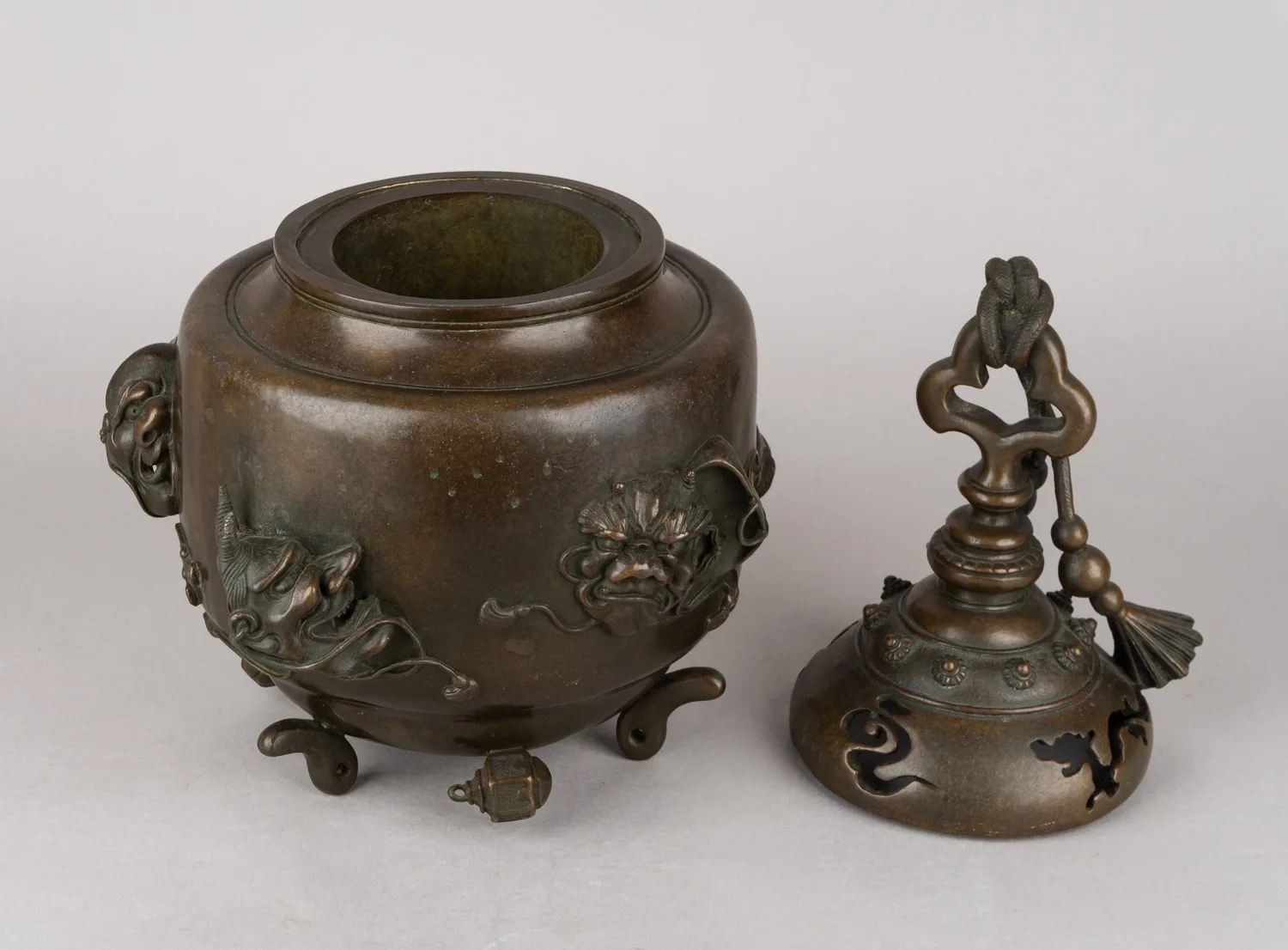 Бронзовая курильница в форме колокольчика Судзу. Япония, 1868–1912 (эпоха Мэйдзи). — фото 4