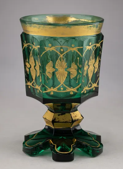 (Период правления Николая I). Кубок зеленого стекла с позолотой. Россия(?), 1830-1840-е годы.