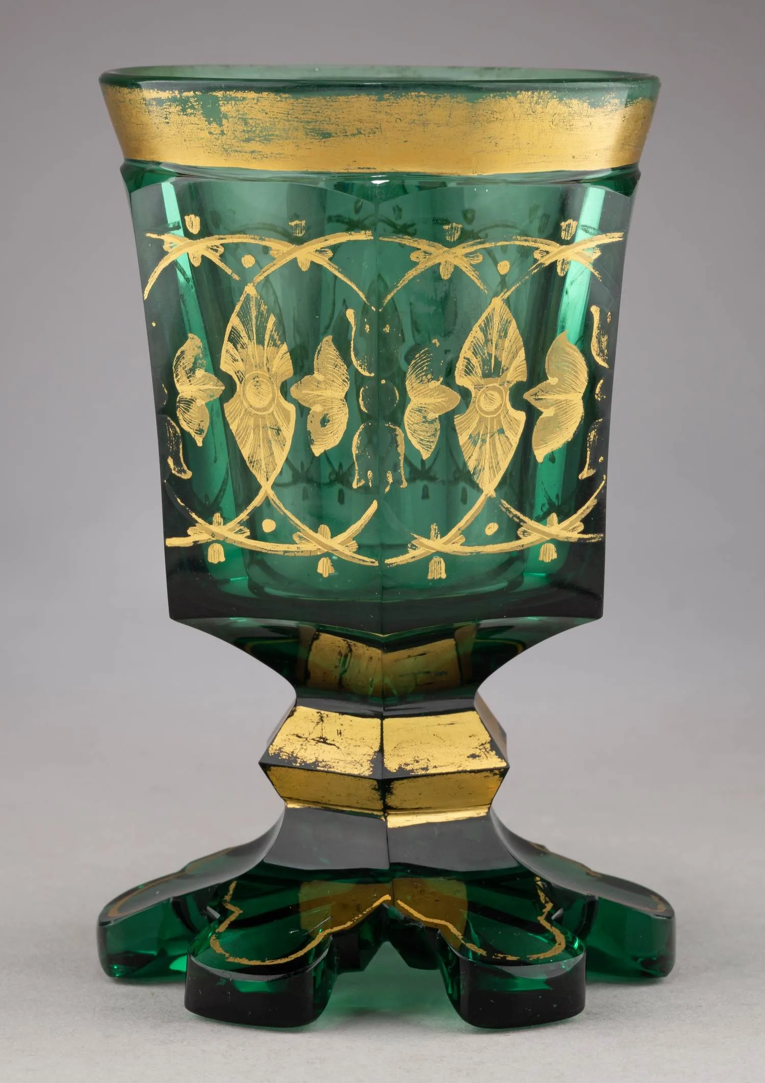 (Период правления Николая I). Кубок зеленого стекла с позолотой. Россия(?), 1830-1840-е годы. — фото 2