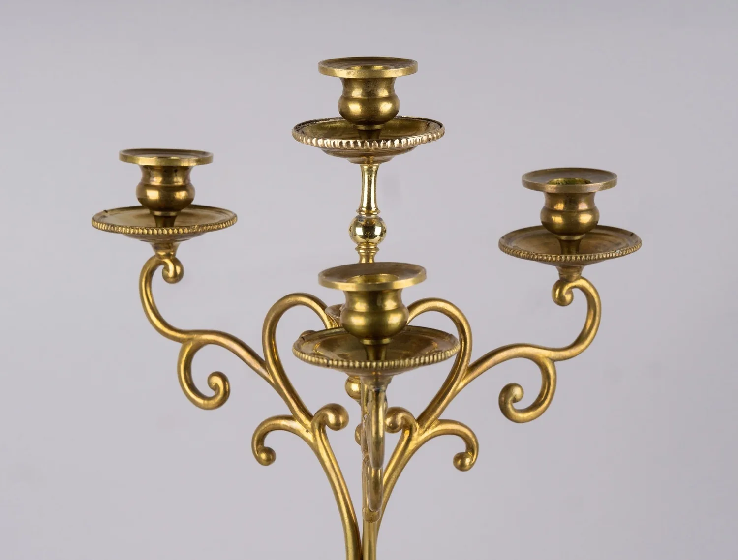 Парные канделябры в стиле историзм. Франция, 1880 - 1890-е годы. — фото 3
