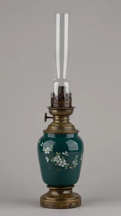 Керосиновая лампа «Kosmos» c изображением цветов. Германия, W&W (Wild & Wessel), 1864-1894 годы.