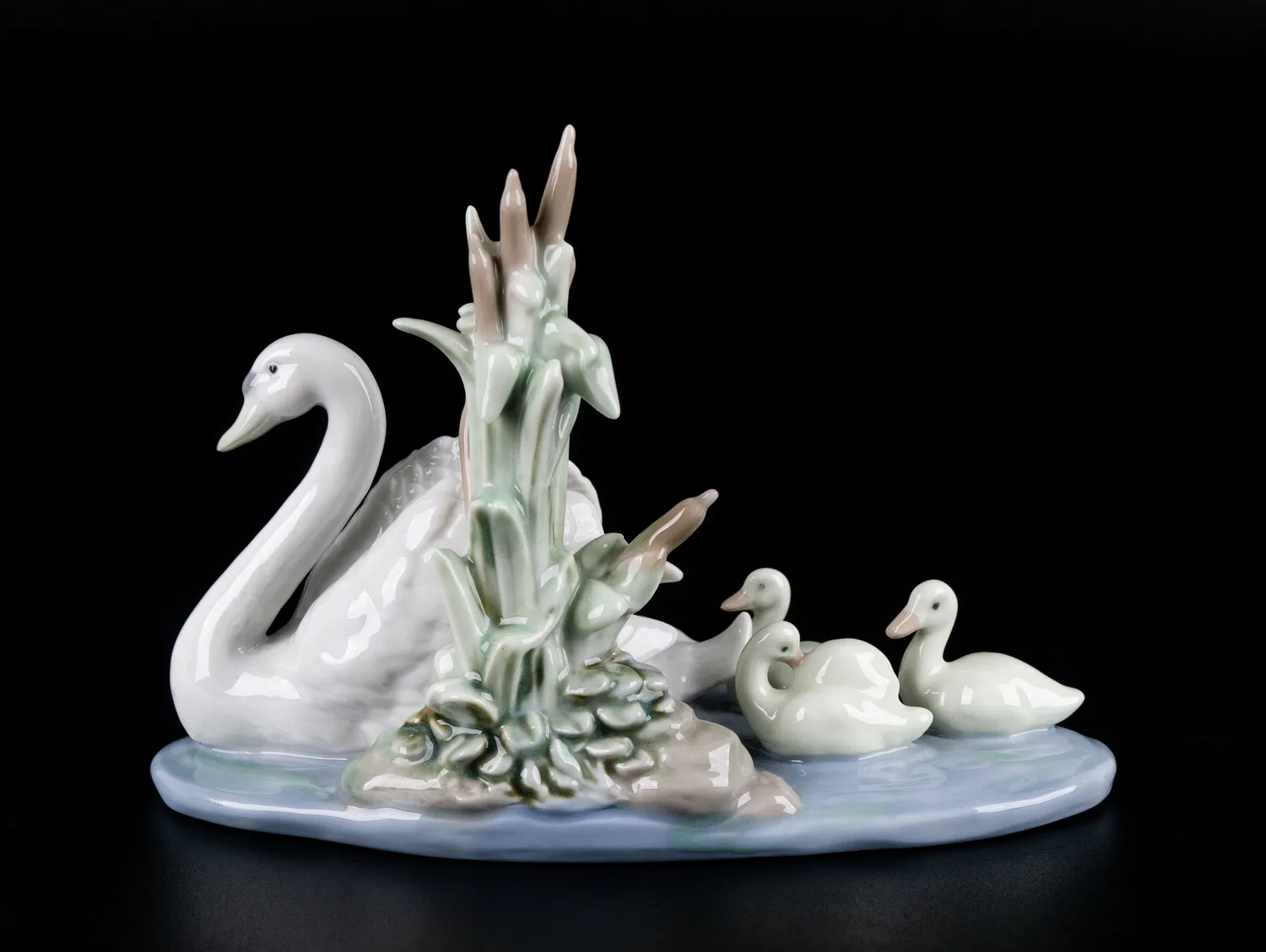 Статуэтка «Лебедь с птенцами». Испания, фирма Lladro, 1989. — фото 1