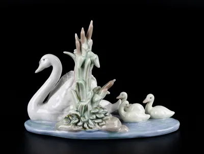 Статуэтка «Лебедь с птенцами». Испания, фирма Lladro, 1989.