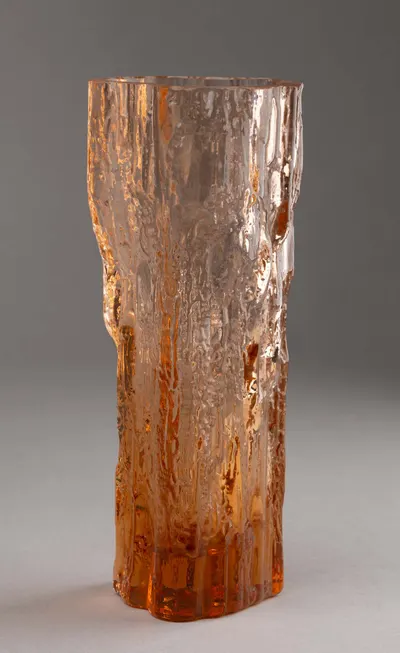 Ваза. Коллекция «Avena». Финляндия, компания Ииттала (Iittala), автор дизайна – Тапио Вирккала. 1970-е годы.