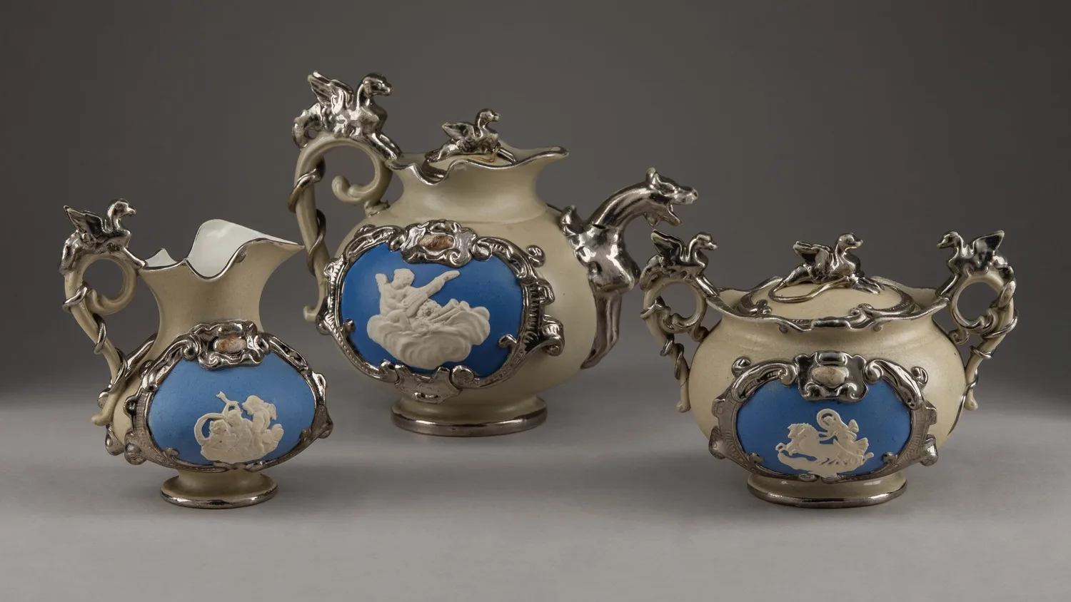 (Villeroy & Boch) Сервиз тет-а-тет на подносе. Германия, Метлах, мануфактура «Villeroy & Boch», 1852-1873 годы. — фото 12