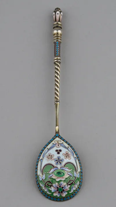Ложка с полихромной эмалью по скани. Россия, Москва, 1899-1908 годы.