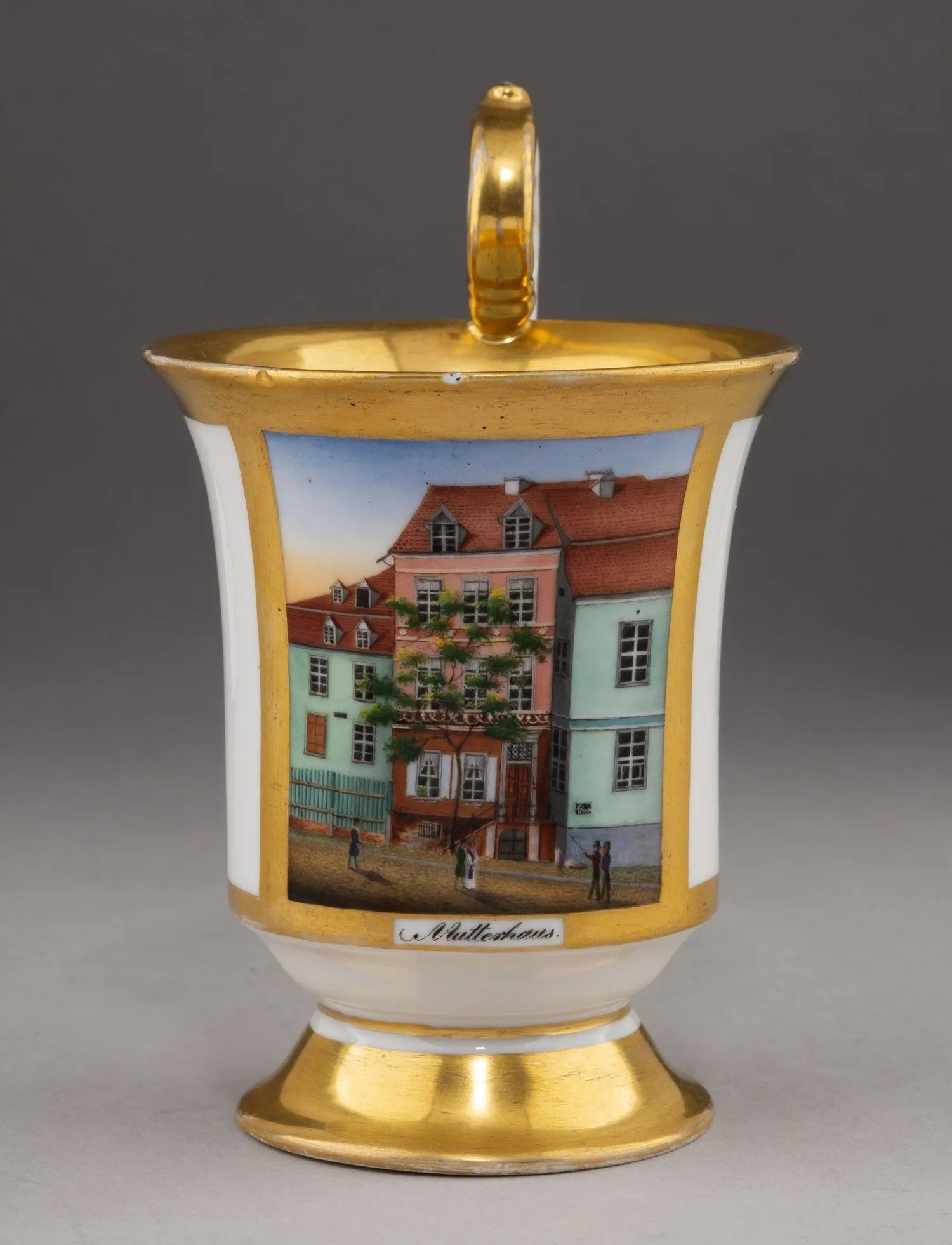 Чашка «Материнский дом». Германия, Королевская фарфоровая мануфактура, 1763-1834.
Блюдце. Германия, фарфоровая мануфактура Фюрстенберга, 1797-1828. — фото 5