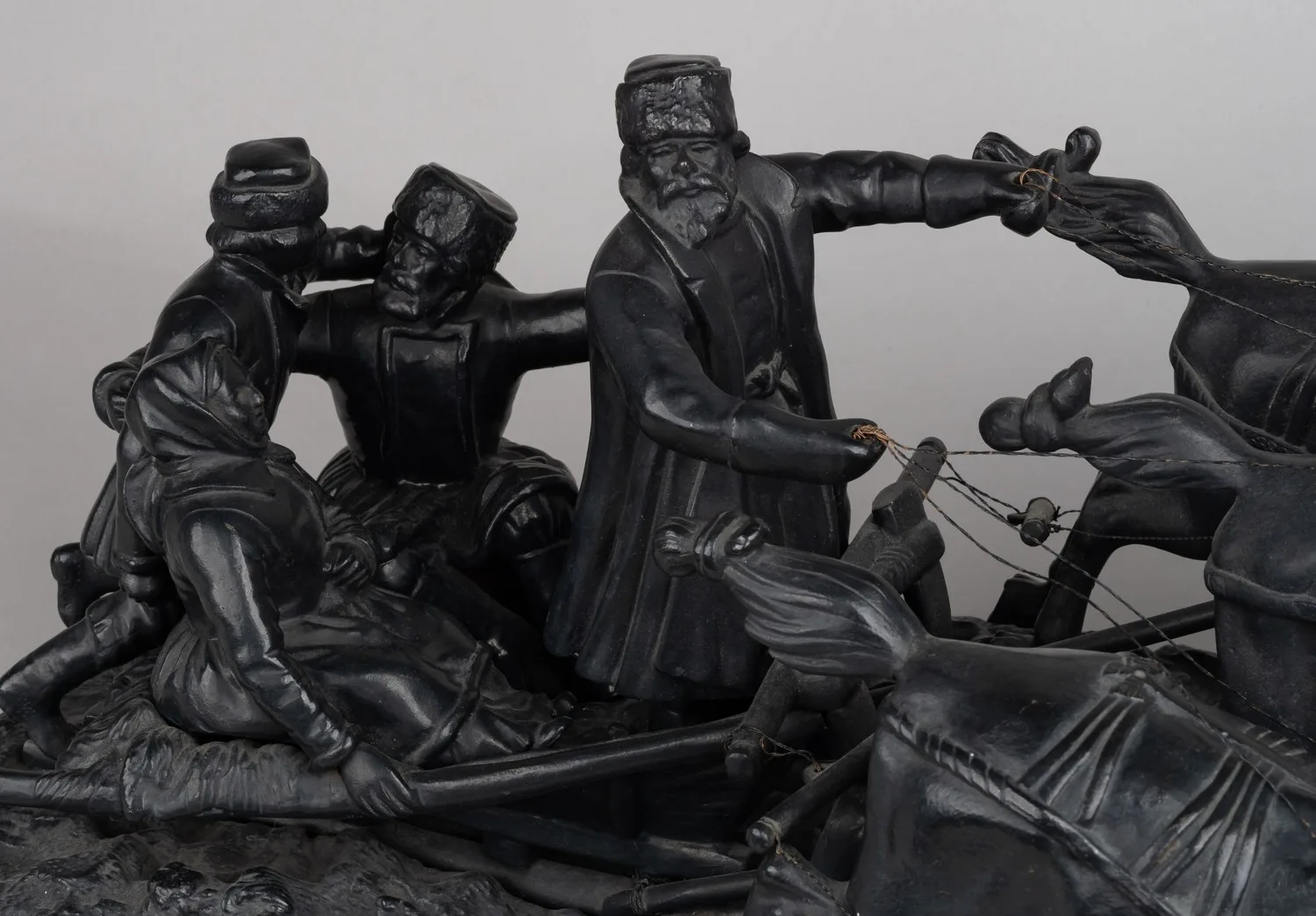 Скульптура «Тройка зимой». Россия, Каслинский завод художественного литья, по модели Е. Напса, 1958. — фото 4