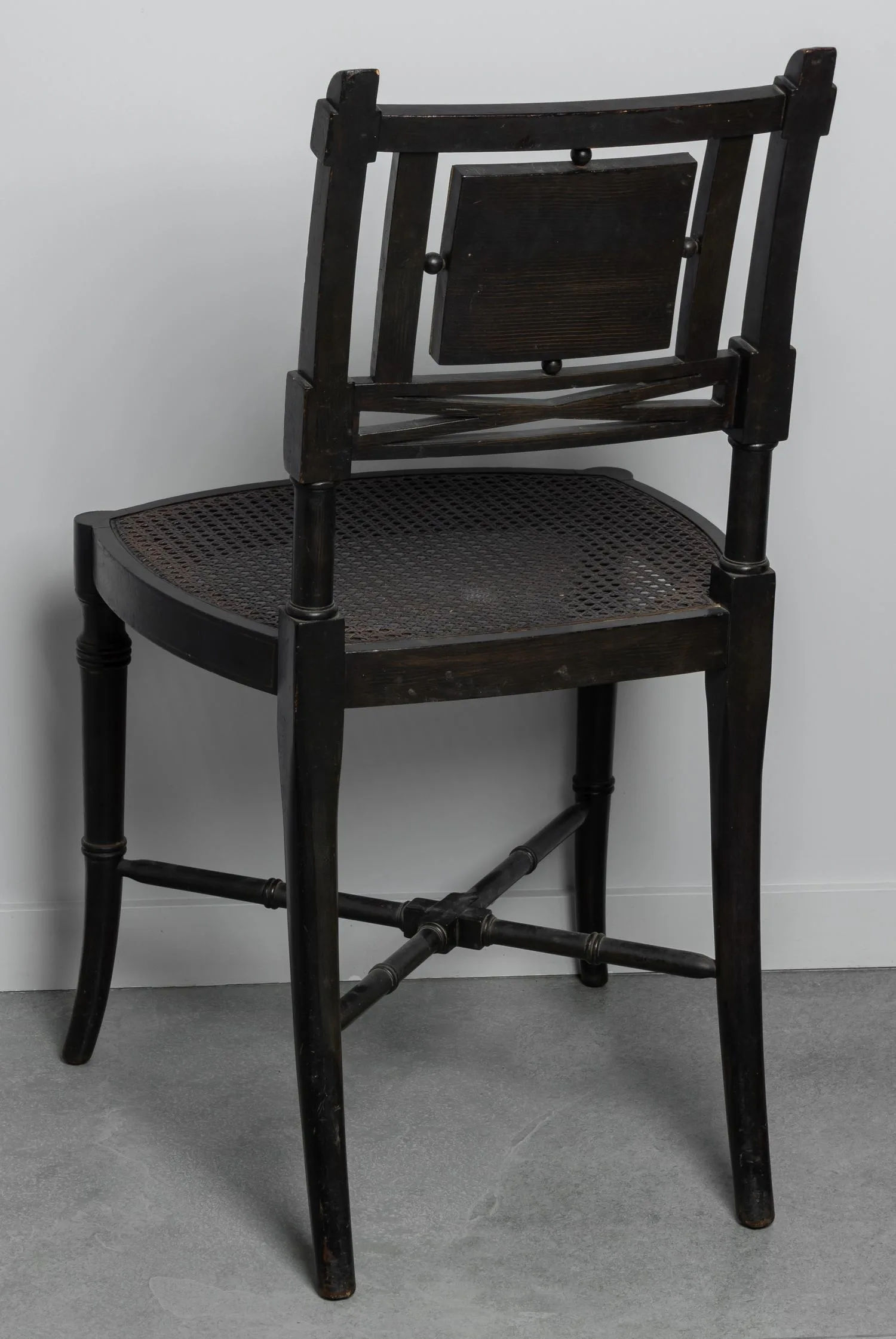 Стул с изображением сатира. США, компания W. & J. Sloane, мастерская The Company of Master Craftsmen, 1920-1930 годы. — фото 3