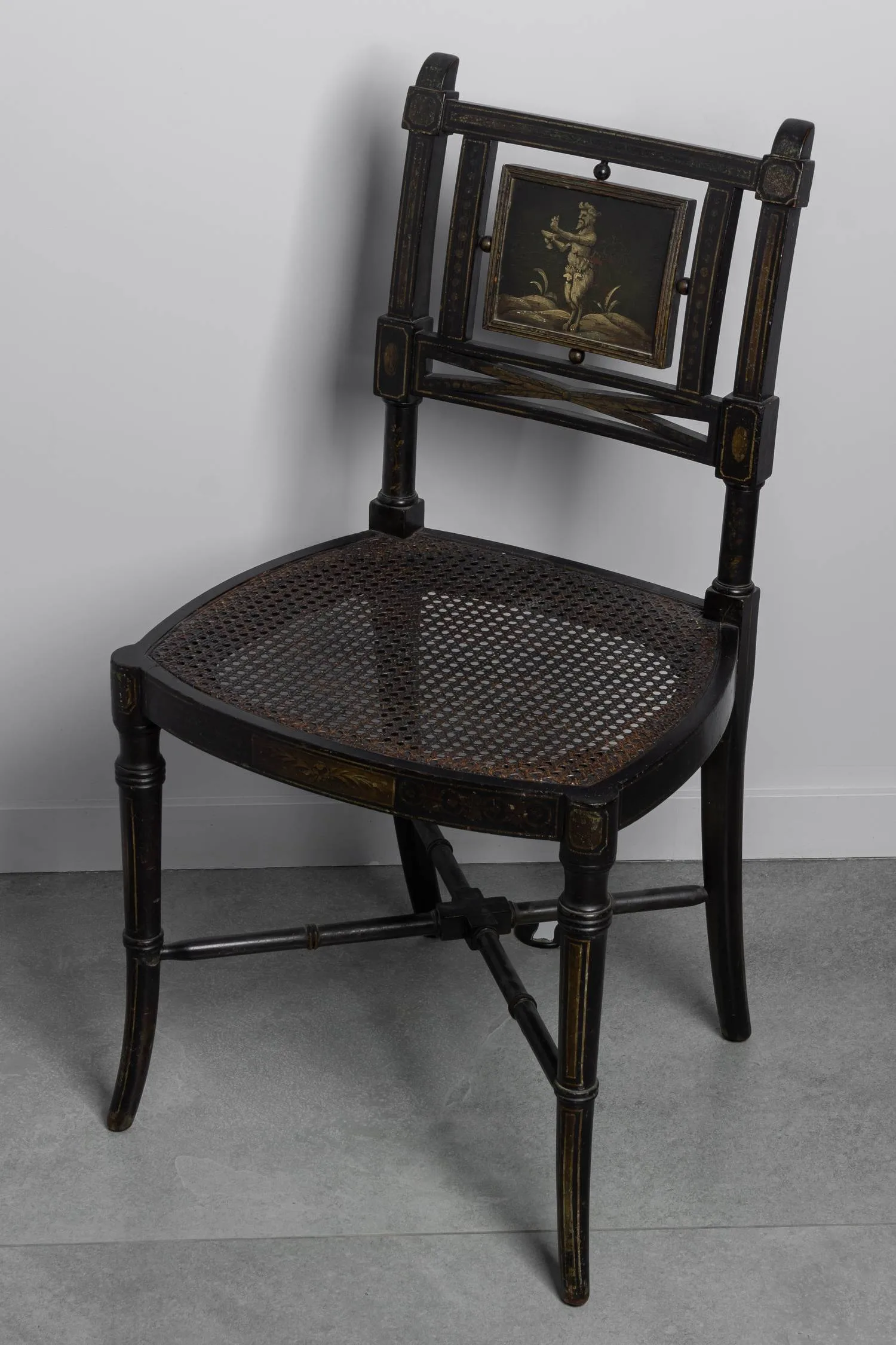 Стул с изображением сатира. США, компания W. & J. Sloane, мастерская The Company of Master Craftsmen, 1920-1930 годы. — фото 1