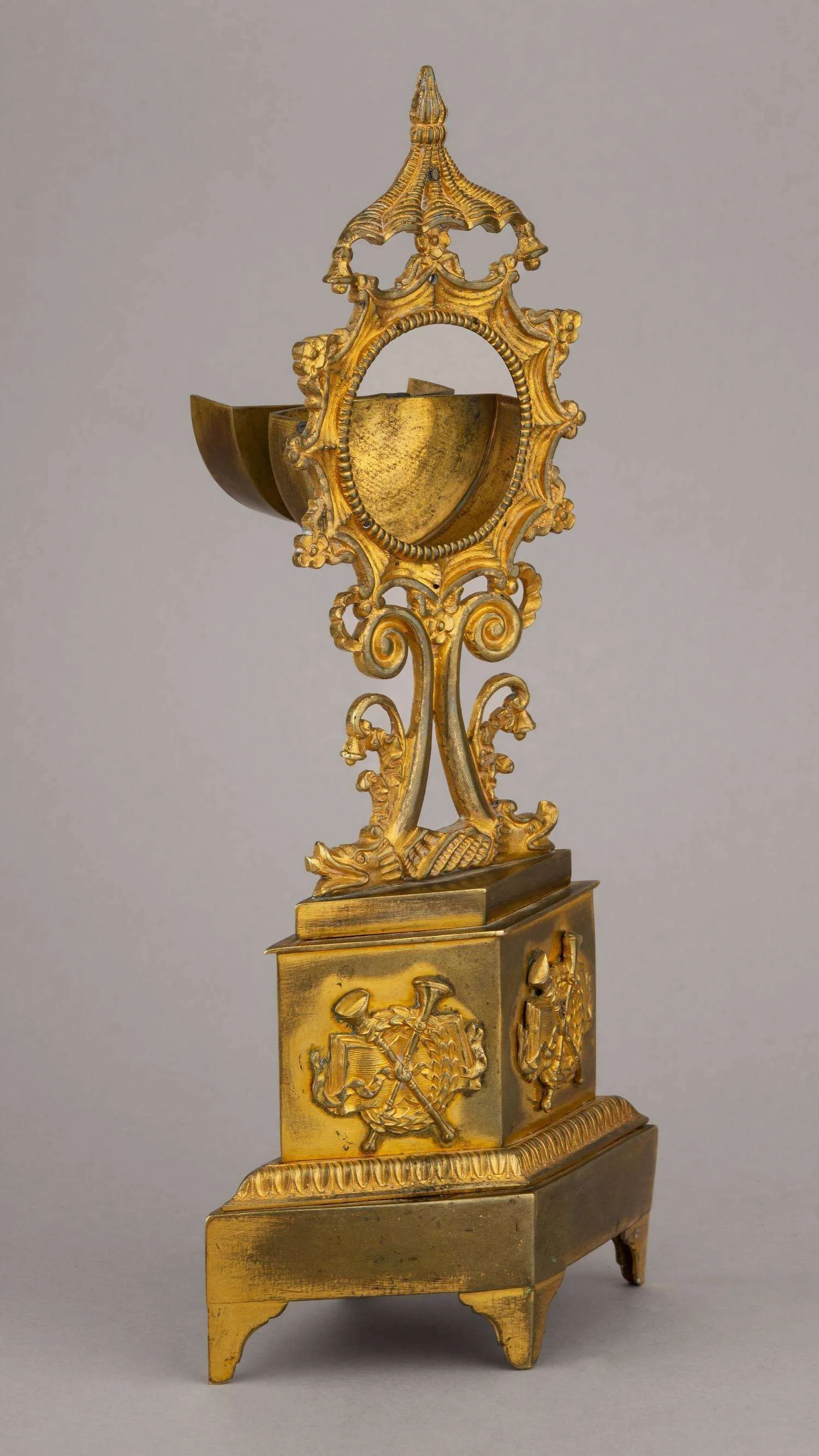 (St. Petersburg) Подчасник в стиле историзм. Россия, Санкт-Петербург, 1830-1840-е гг. — фото 2