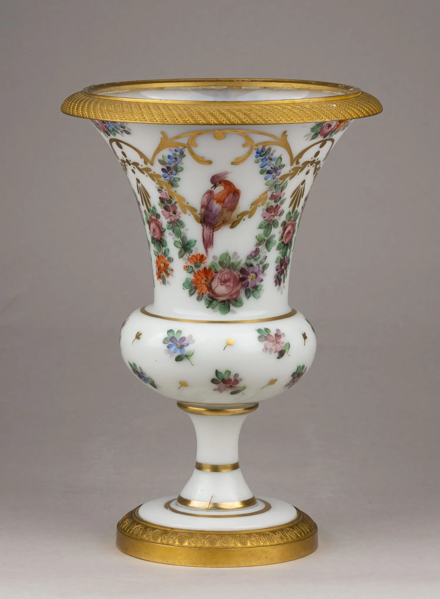 Вазочка с изображением гирлянд цветов и птиц. Франция, первая треть XIX века. — фото 2