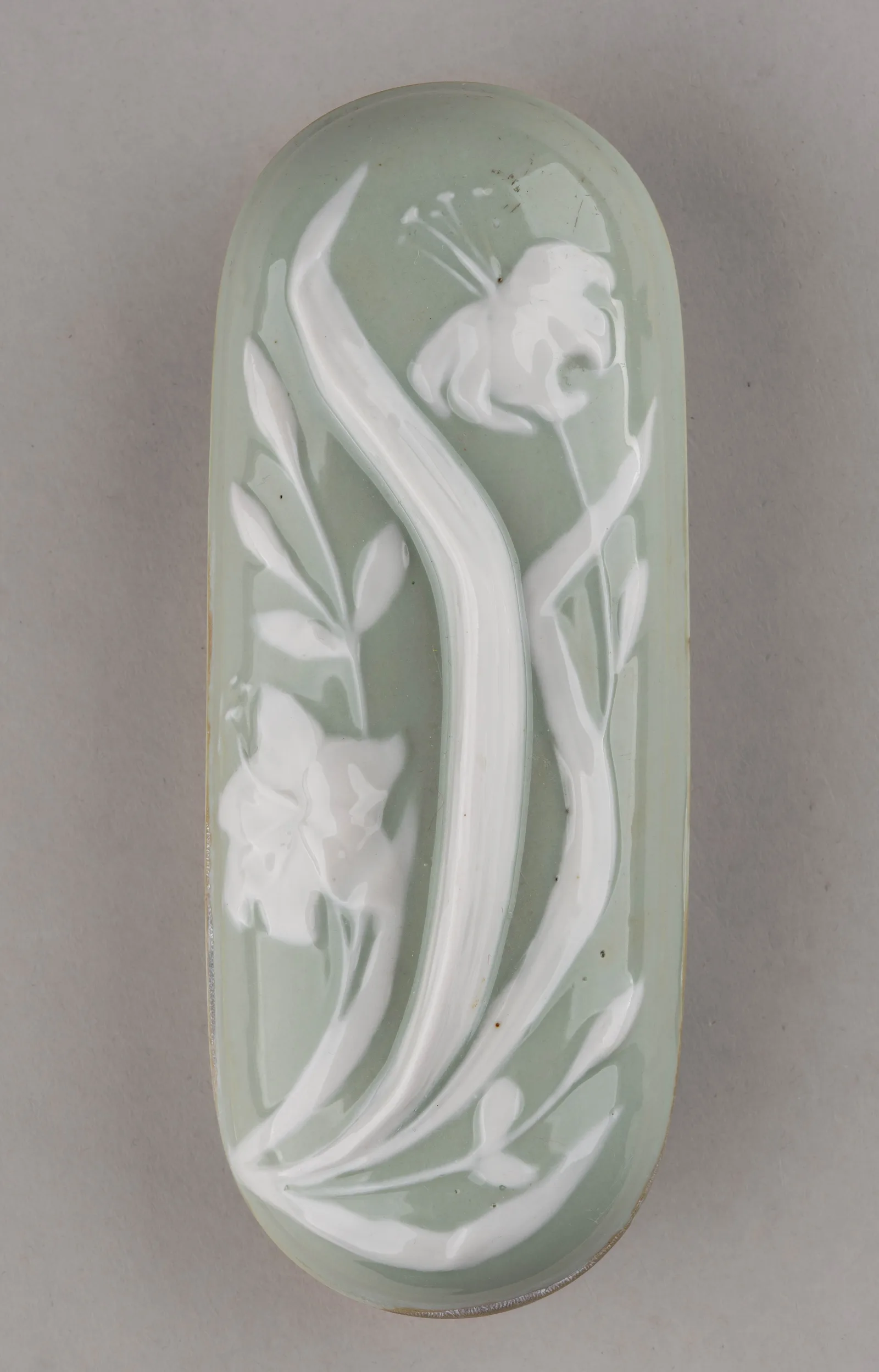 Шкатулка «Лилии». СССР, Вербилки, Дмитровский фарфоровый завод, 1946-1950 годы. — фото 1