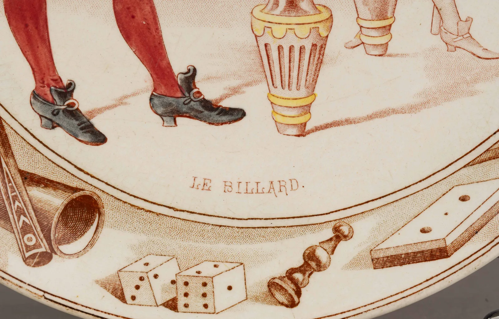 Десертная тарелка Le Billard («Бильярд») из серии «Старинные игры и развлечения». Франция, мануфактура Sarreguemines (Саргемин), последняя четверть XIX века. — фото 3