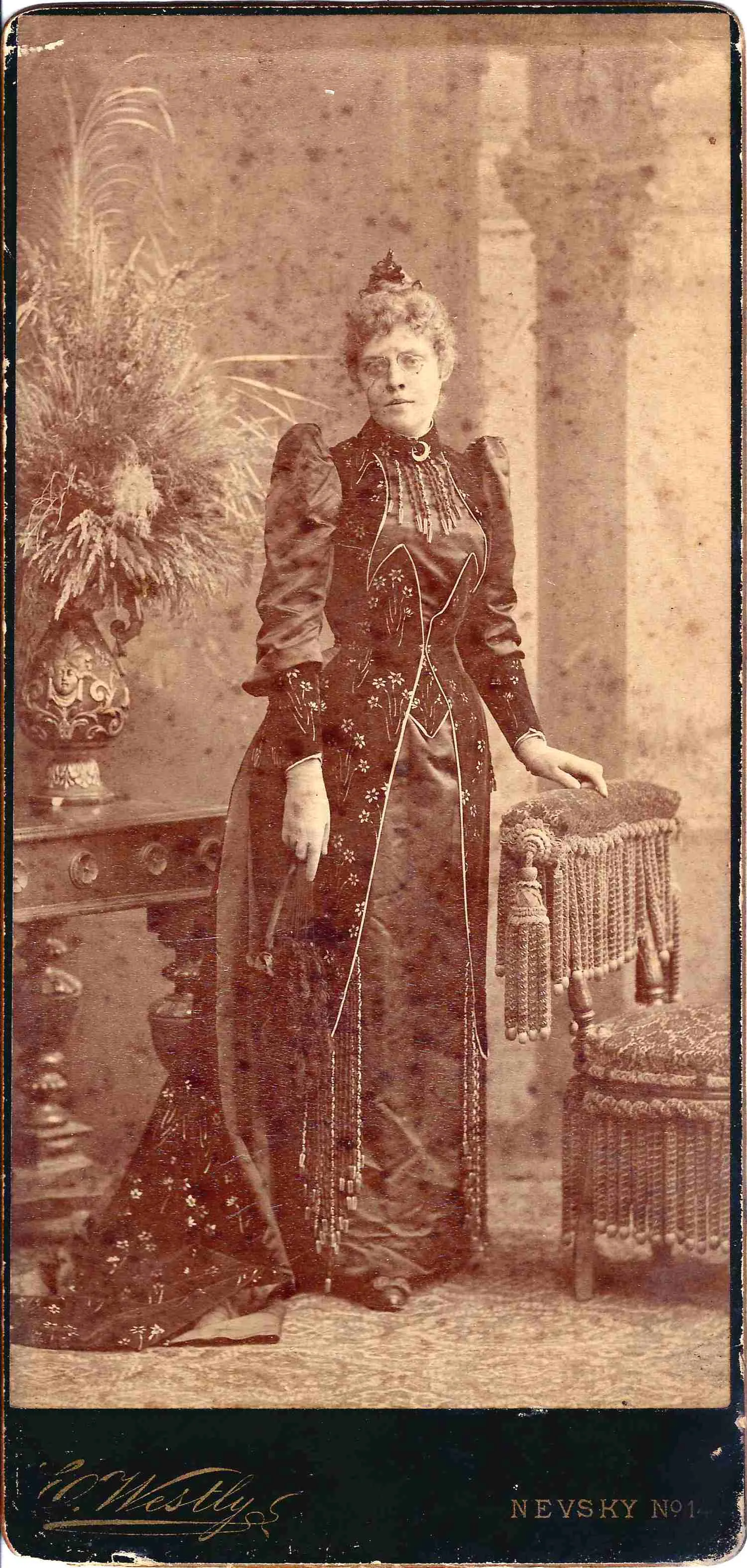 Вестли Э. Фотопортрет дамы. 1880-е годы. — фото 1