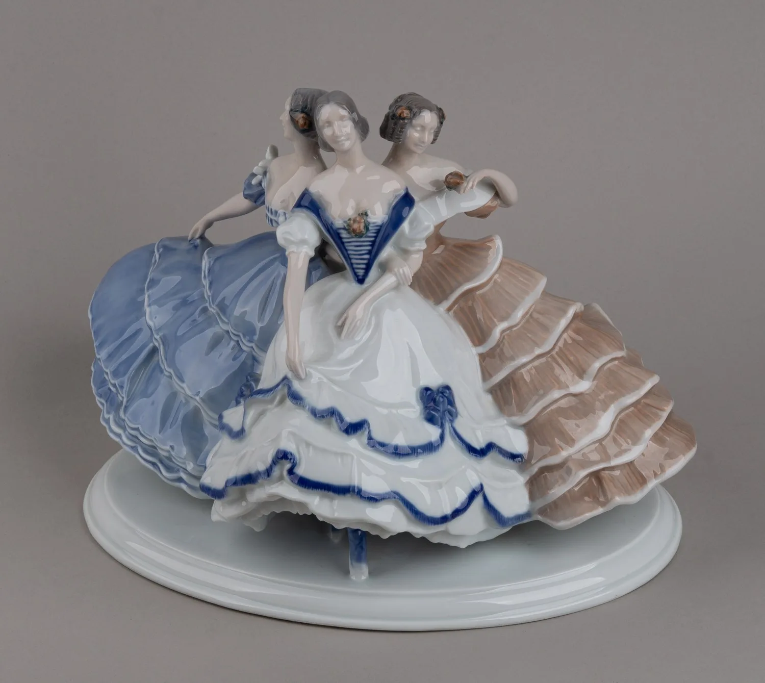 Скульптура «Три танцовщицы». Германия, Rosenthal, скульптор C.Volkhardt, 1920-е годы. — фото 1