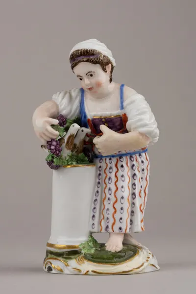 Скульптура «Девочка с голубками». Россия, Завод А. Г. Попова, 1840 гг.