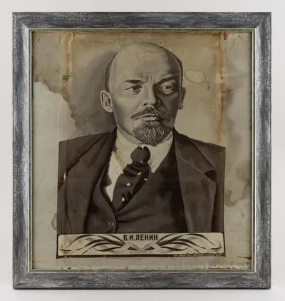 Вышивка «Портрет Ленина». СССР, Москва, Шелкоткацкая ф-ка "Красная Роза", 1924 г.