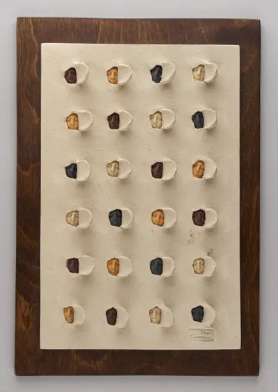 Панно «Лица». Греция, Крит, мастерская Virus Ceramicus, автор Manolis Patramanis, 2000-е гг.