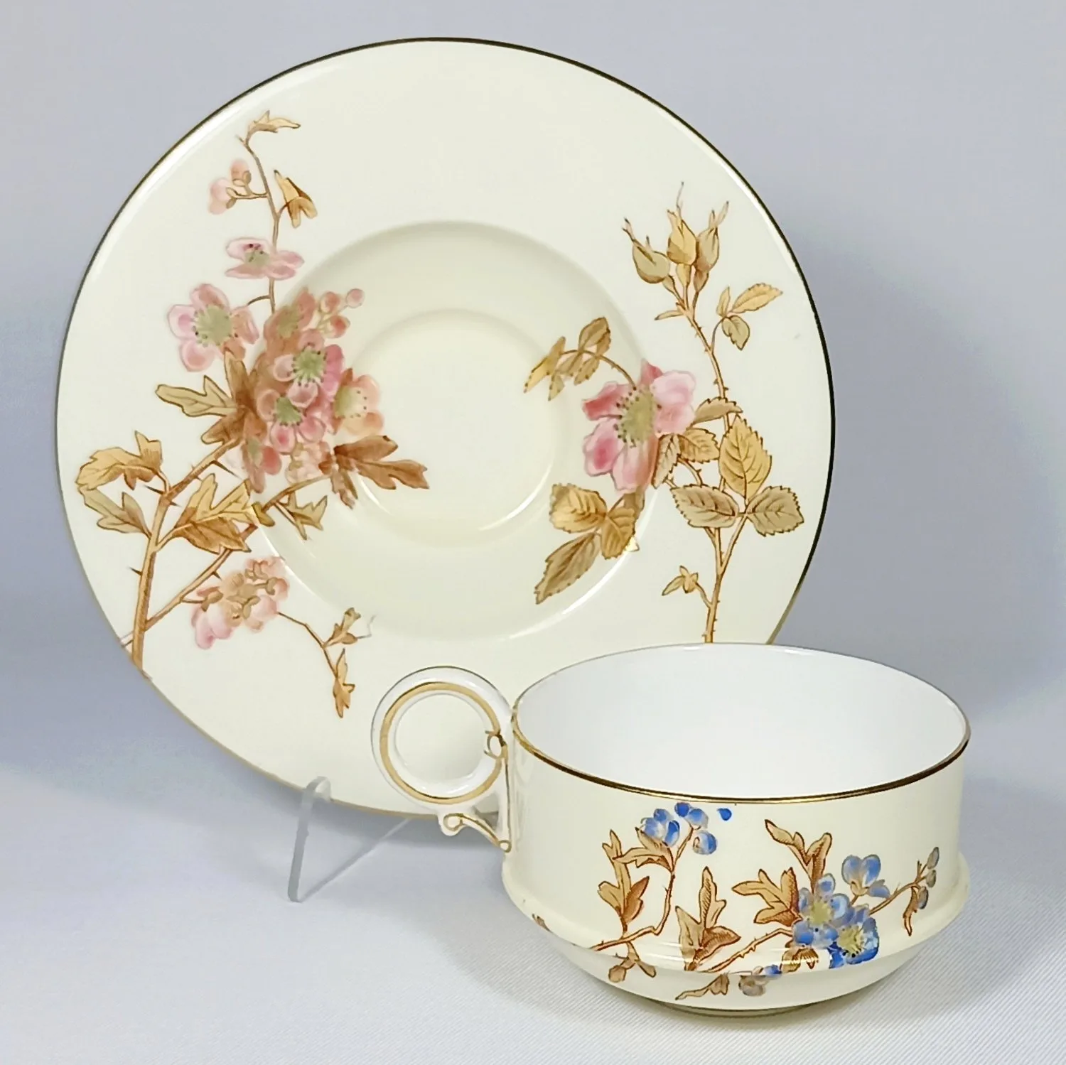(Royal Worcester) Чашка с блюдцем с росписью в виде цветущего шиповника. Англия, Royal Worcester (Ворчестер), 1889. — фото 5
