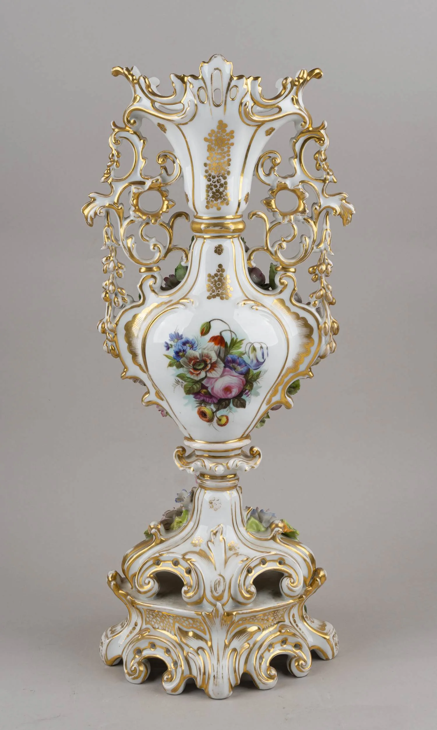 (С экспертизой Э.Б. Самецкой). Парадная ваза в стиле рококо. Россия, Санкт-Петербург, завод братьев Корниловых. 1843-1861 годы. — фото 3