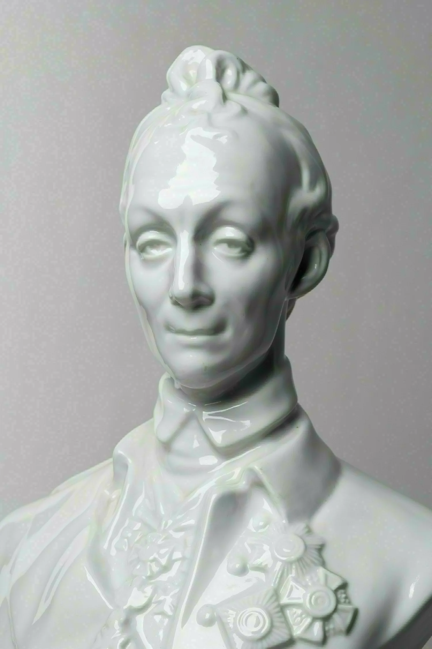 Бюст А.В. Суворова. СССР, Ленинградский фарфоровый завод, автор модели - И.Я. Гинцбург, 1950-60-е гг. — фото 2