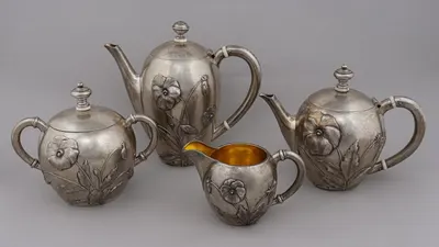 (Грачевы) Чайно-кофейный сервиз "Анютины глазки". Россия, Санкт-Петербург, фирма Поставщиков Двора братьев Грачевых, 1899–1908 годы.