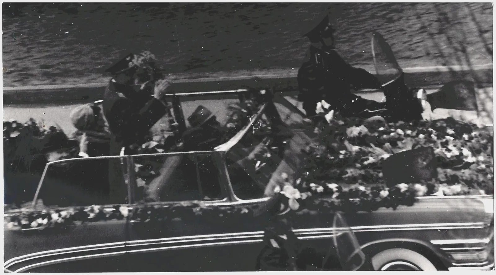 2 фотографии встречи Юрия Алексеевича Гагарина в Москве 14 апреля 1961 года. — фото 2