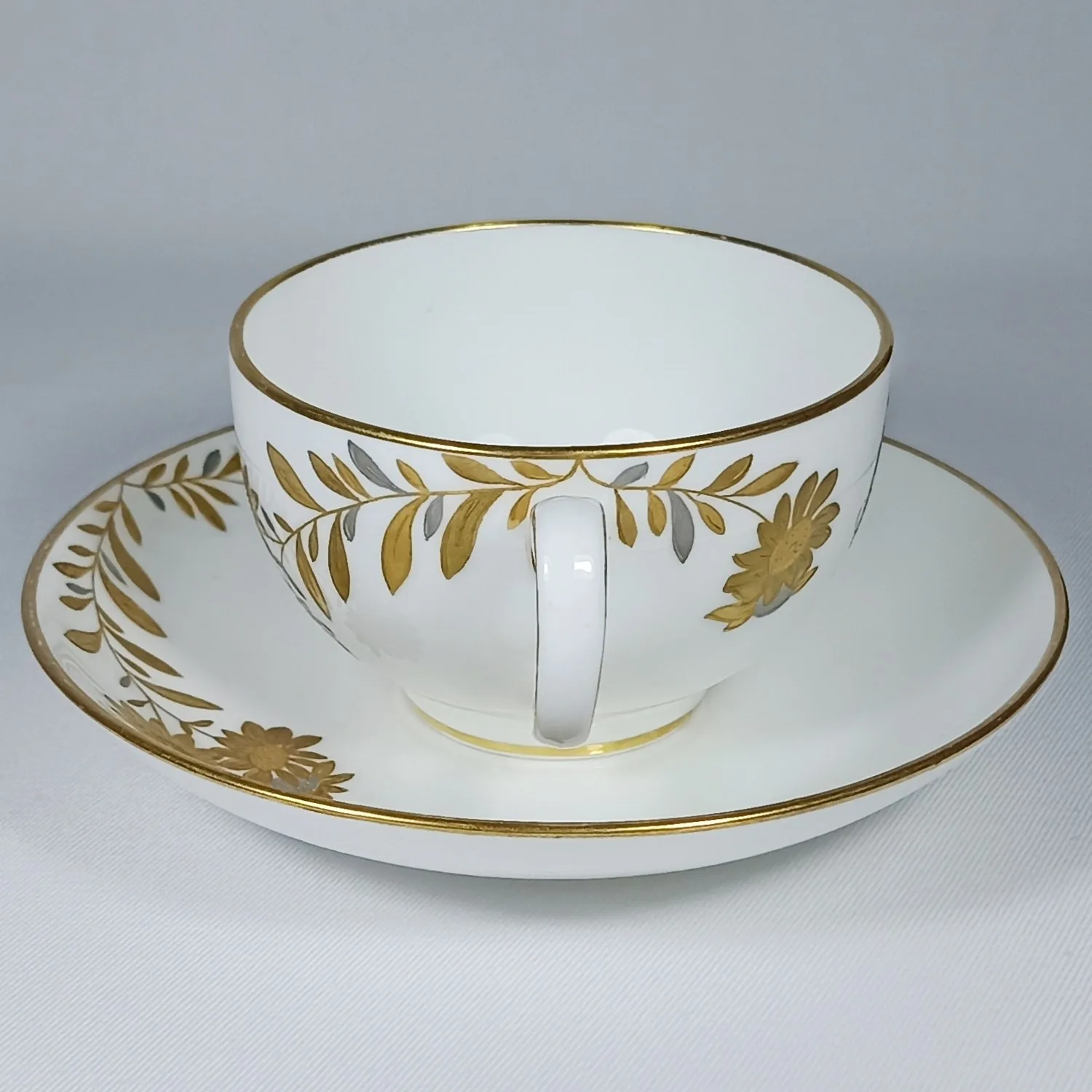 (Minton) Чайная пара с росписью в виде бабочек, порхающих в цветах. Англия, Minton, 1870-е годы. — фото 7