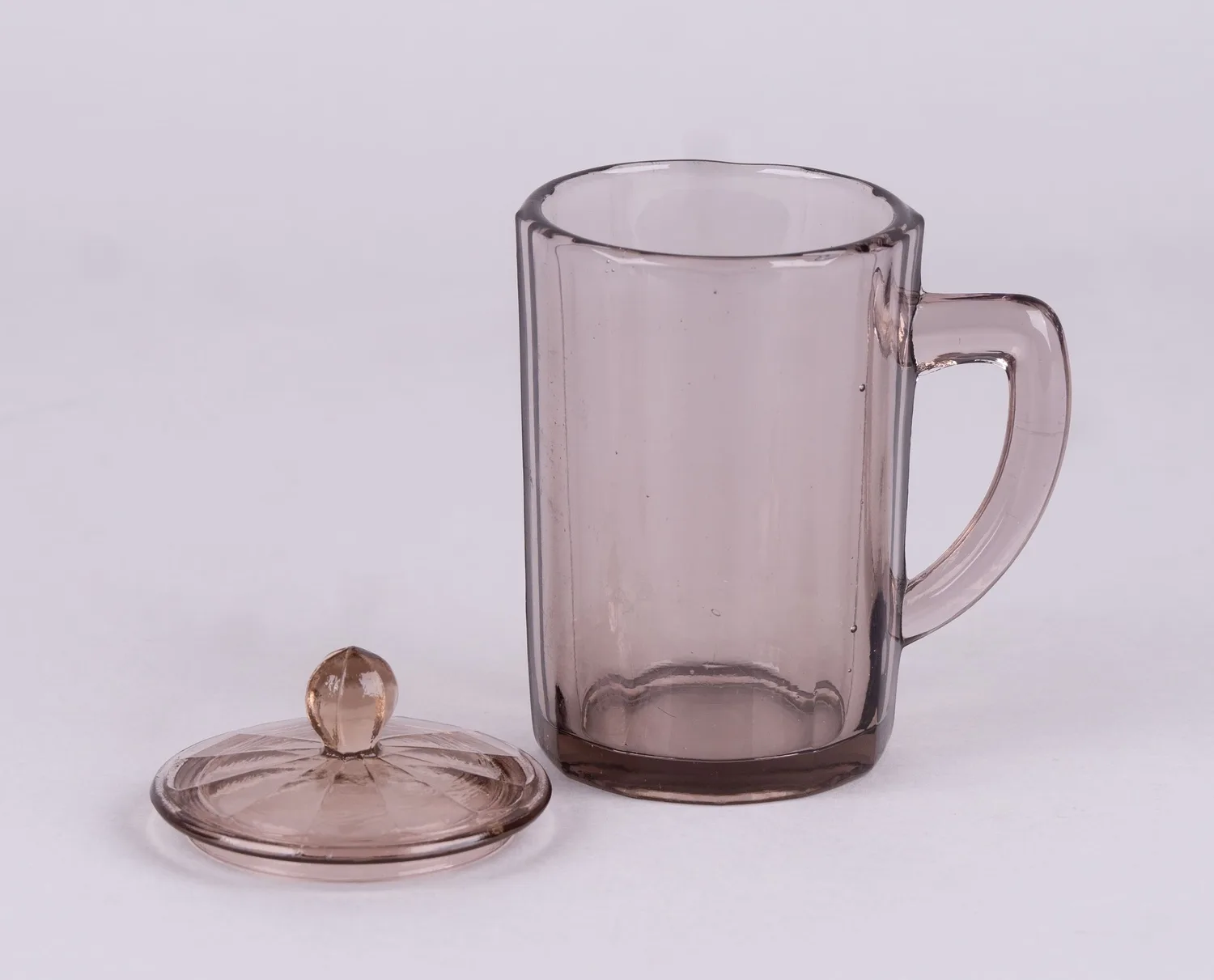 Стакан с крышкой из розового стекла. СССР, 1920-1930-е гг. — фото 2