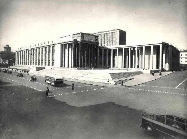 5 фотографий (в том числе многочастных) с видами Москвы. Снимки 1930-х - 1950-х годов. — фото 2