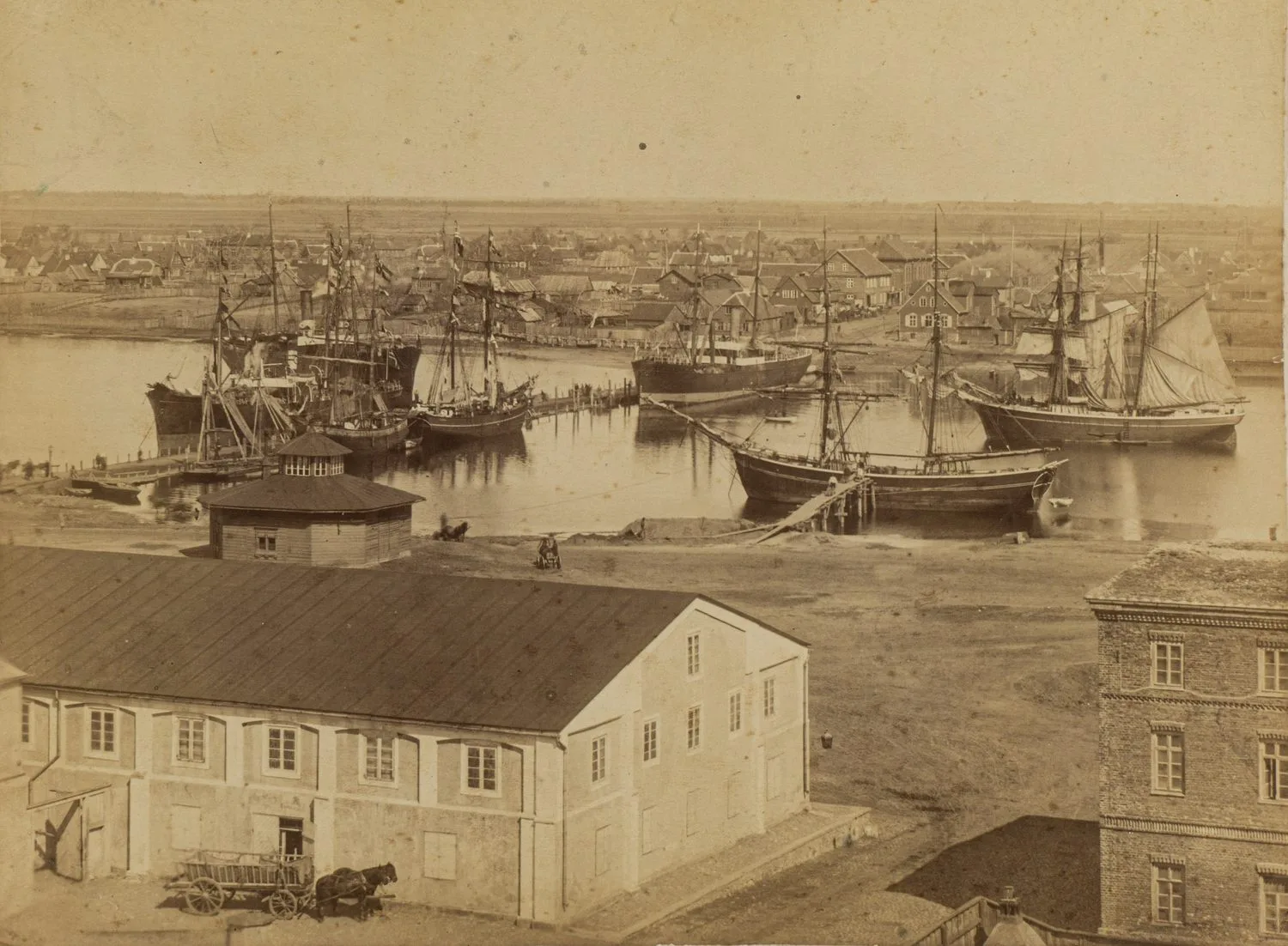 Ланц Павел. Фотография «Порт Пернов». Россия, 1870-е годы. — фото 1